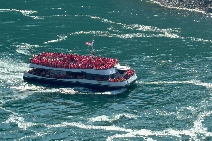 Niagara Falls: Hornblower Boat & Walking Tour Adventure