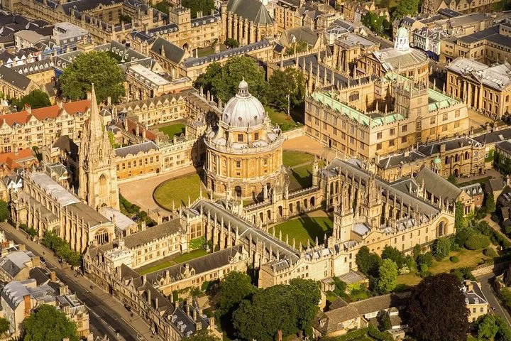 Oxford's Historical Charm: A Personalized Day Trip from London