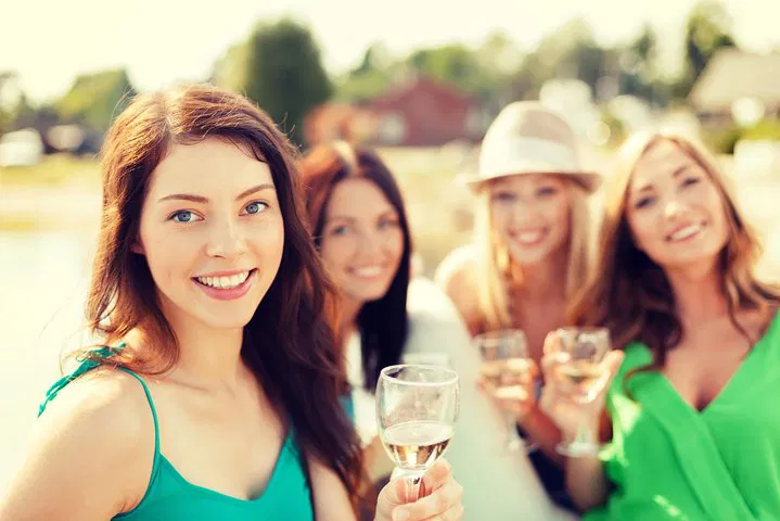 Temecula Wine Tour: Limo Bus, 3 Wineries, 18 Wine Tastes