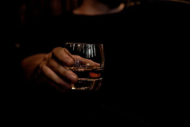 Edinburgh Whisky Tour: Sip, Stroll & Discover Scotland's Spirit!