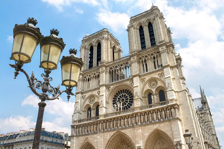 Notre Dame & Crypt Tour: Uncover Paris's Past