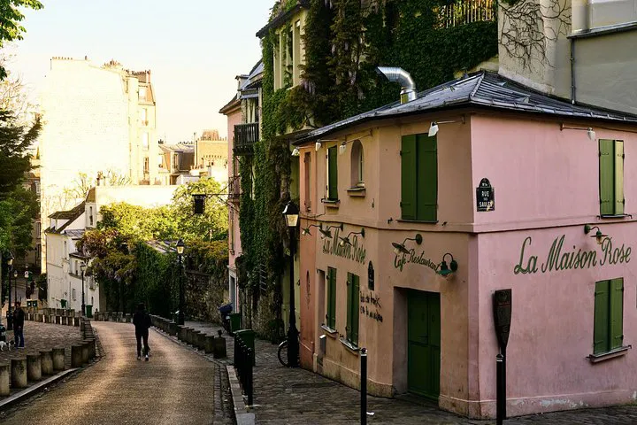 Discover Montmartre's Artistic Soul: A Private Tasting & Heritage Tour