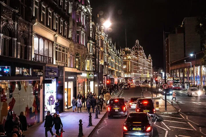 Discover London's Hidden Gems: A Black Taxi Night Adventure