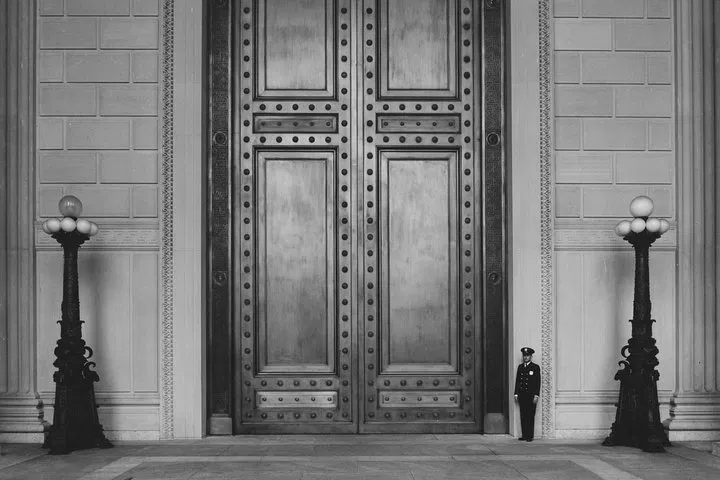 Uncover US History: Exclusive National Archives & Portrait Gallery Tour