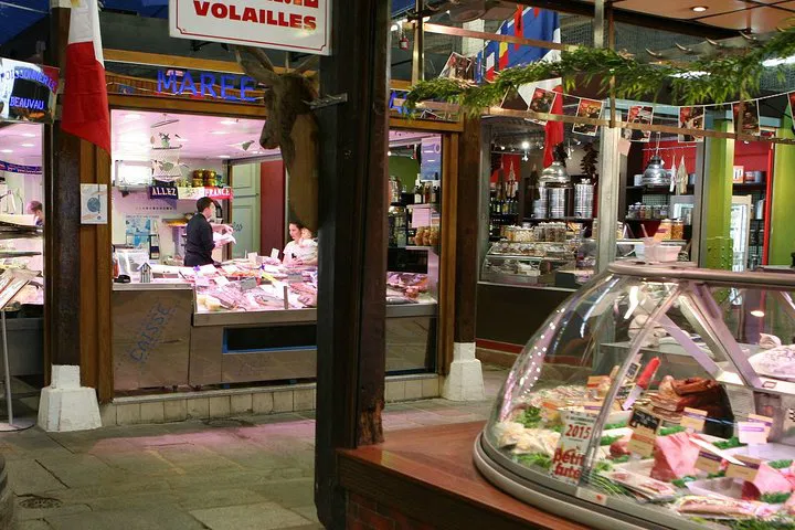 Bastille Afterwork: Uncover Parisian Secrets & Savor Local Flavors!