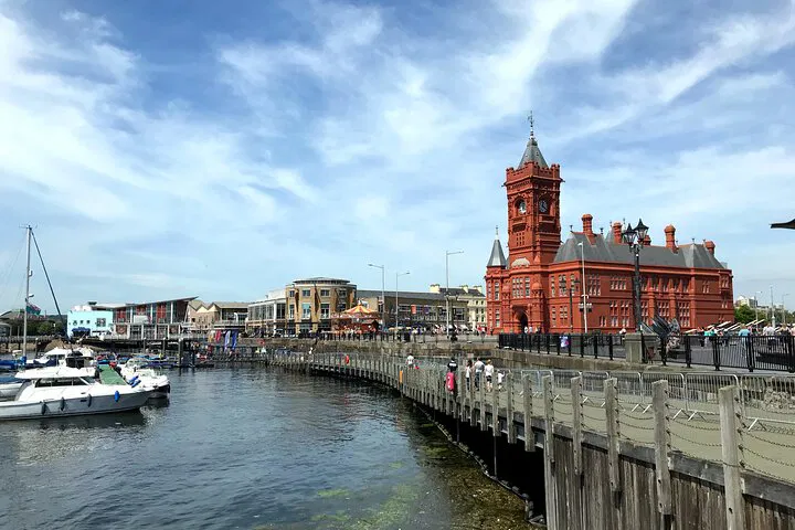 Cardiff Uncovered: A 90-Minute Local's Adventure!