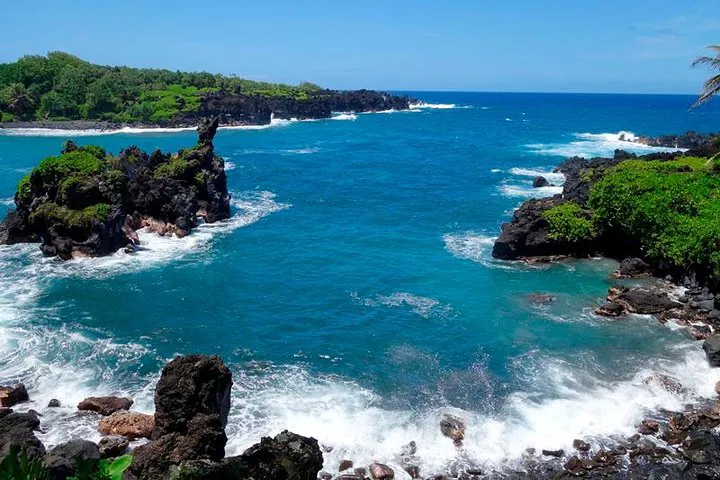 Maui's Road to Hana: Luxury Van Tour to Waterfalls & Black Sand Beach