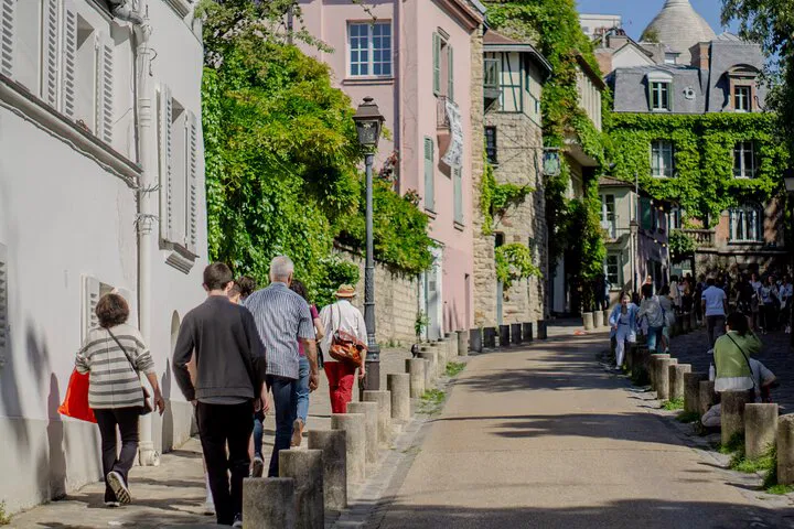 Uncover Parisian Wine Secrets: Vineyard Visit & Tasting at Clos Montmartre!