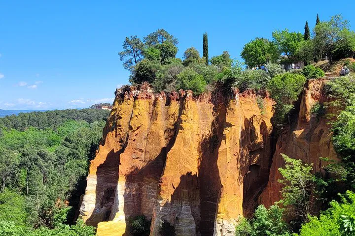 Unveiling Luberon's Beauty: A Personalized Village Tour