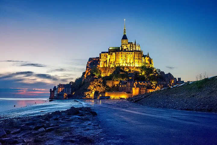 Normandy's Historical Gems: A Private Mont-Saint-Michel & D-Day Beaches Tour from Paris