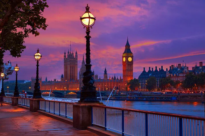 Uncover London's Hidden Gems: A Self-Guided Scavenger Hunt Adventure!