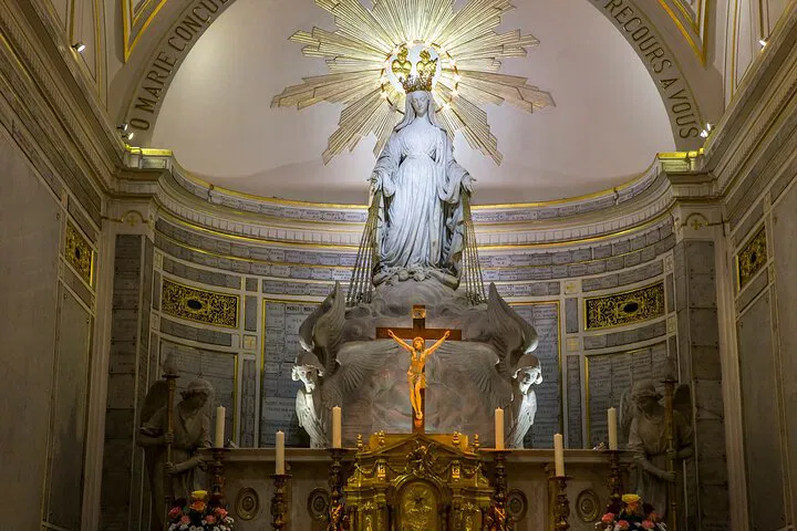 Paris Chapel Pilgrimage: Unveiling Miracles & History