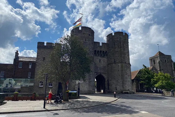 Uncover England's Treasures: A Private Canterbury, Dover & Leeds Castle Day Tour