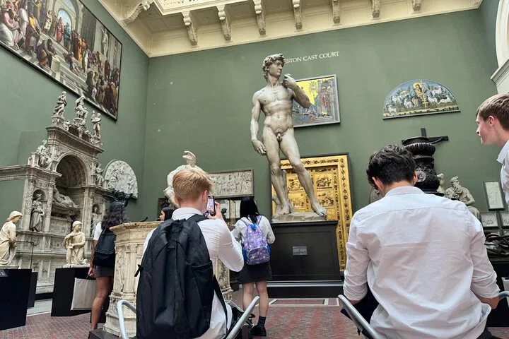 V&A Museum & Kensington Gardens Family Tour