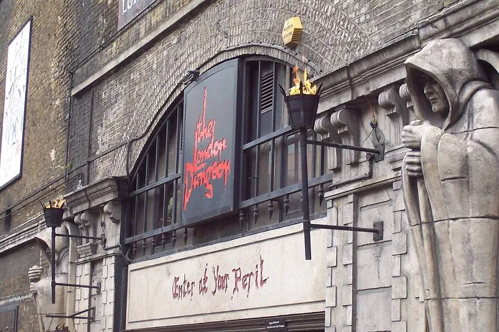 Westminster Tour & London Dungeon: Private Spooky Fun!