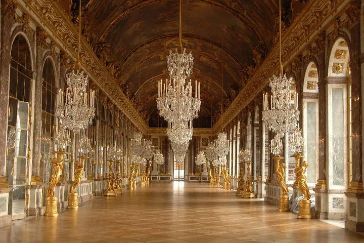 Versailles Palace: A Portuguese-Guided Royal Excursion
