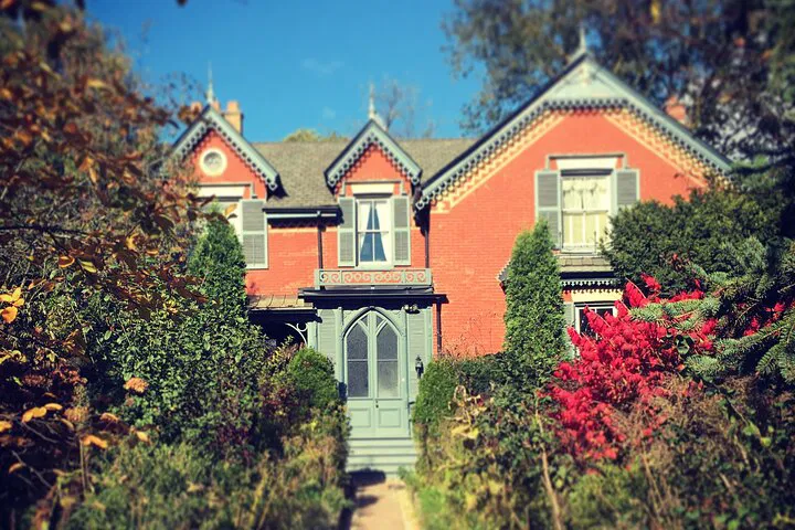 Uncover Cabbagetown's Secrets: A Victorian Walking Adventure