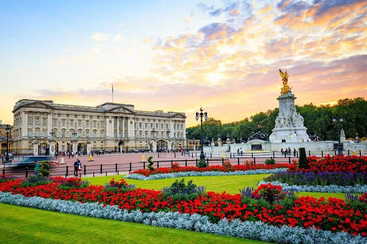London's Grand Panorama: A Bespoke Chauffeur-Guided City Expedition