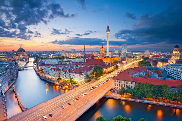 Effortless Berlin Transfers: Private Airport & City Ride