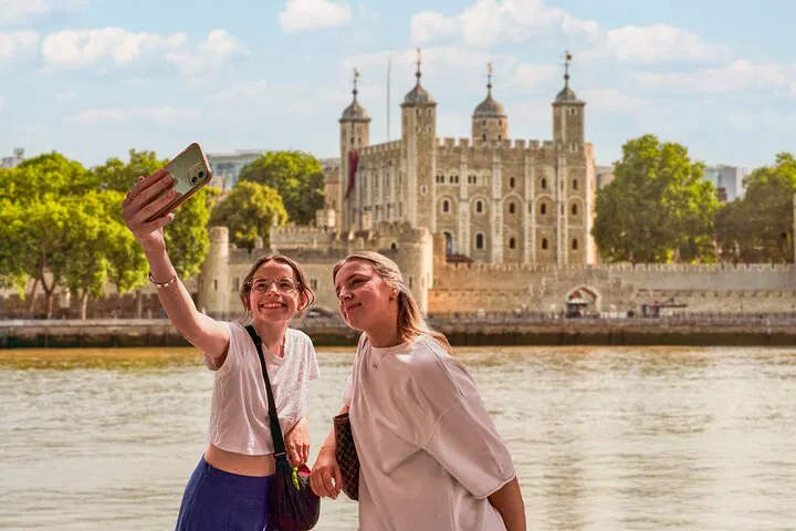Tower of London Tour: Thames Cruise & Crown Jewels