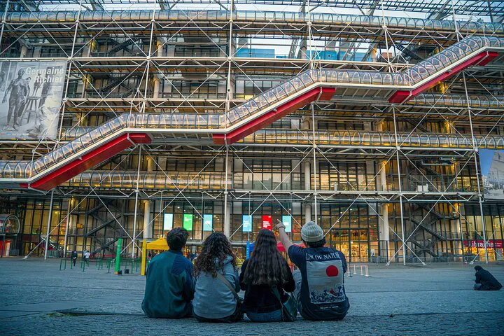 Uncover Paris: Self-Guided Walking Game & City Exploration!
