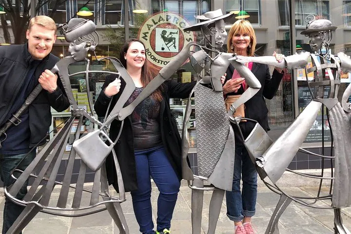 Toronto Scavenger Hunt: Explore the City!
