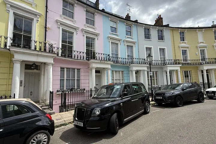 Paddington's London: A Paw-some Taxi Adventure!