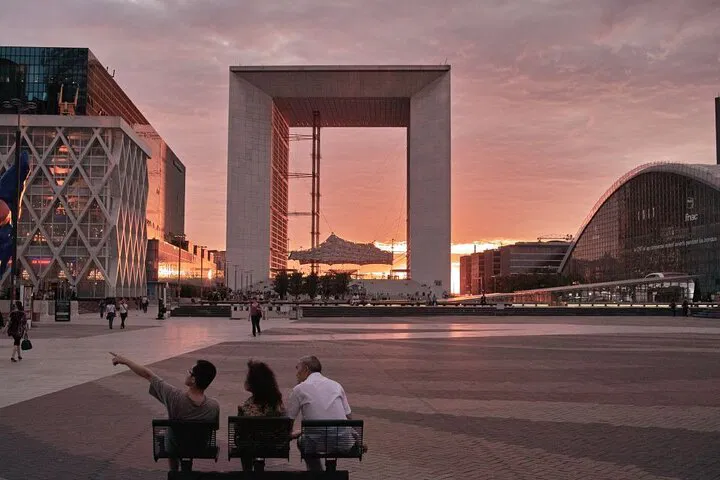 Discover Modern Marvels: A Private Walking Tour of Paris La Défense