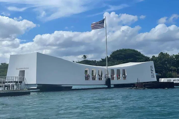 Pearl Harbor & Honolulu City Tour: Waikiki Pick-Up