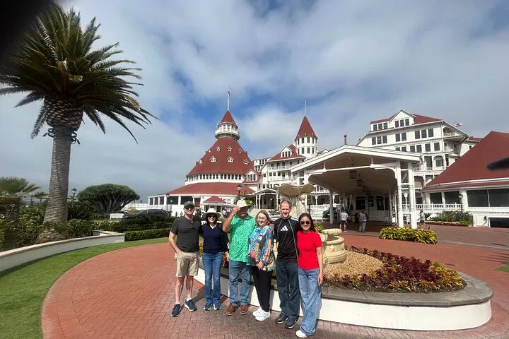 Coronado Island Walking Tour: Discover History & Beauty