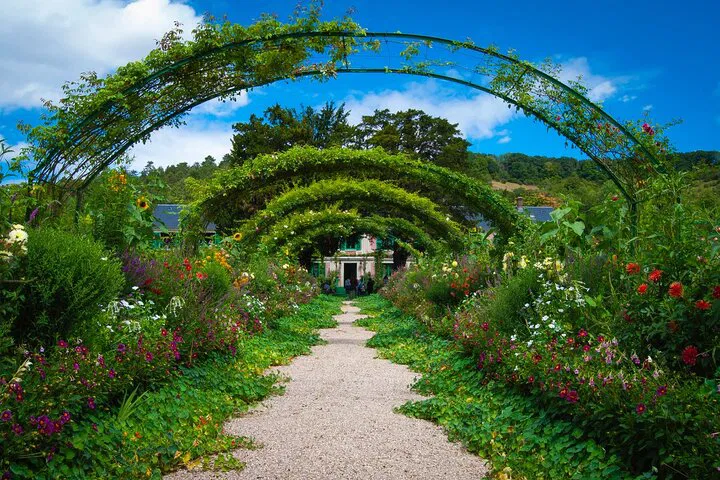 Paris Layover Bliss: Giverny, Seine & Wine Private Tour from CDG