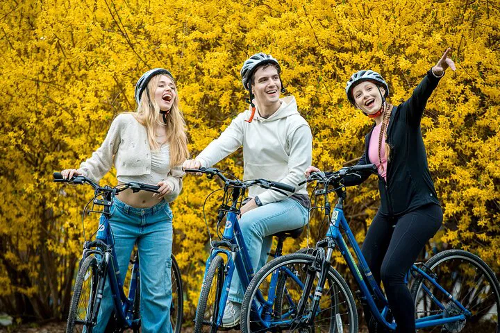 Glide Through the Iconic Central Park: A Guided Bike Adventure