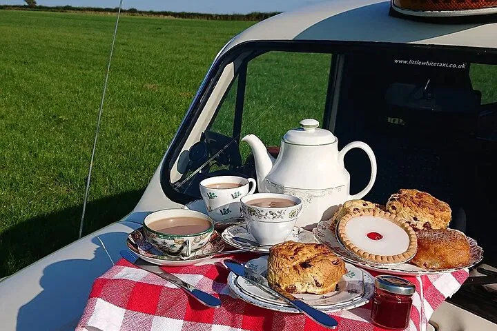 Cornish Charm: A Vintage Taxi Tour with Cream Tea Delight