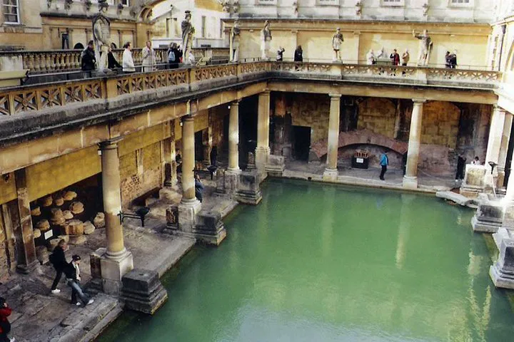 Stress-Free Arrival: Private Heathrow Transfer to Bath's Charm