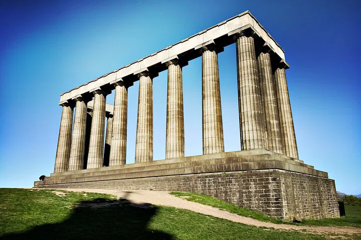 Discover Edinburgh's Essence: A Luxurious Half-Day Private Tour