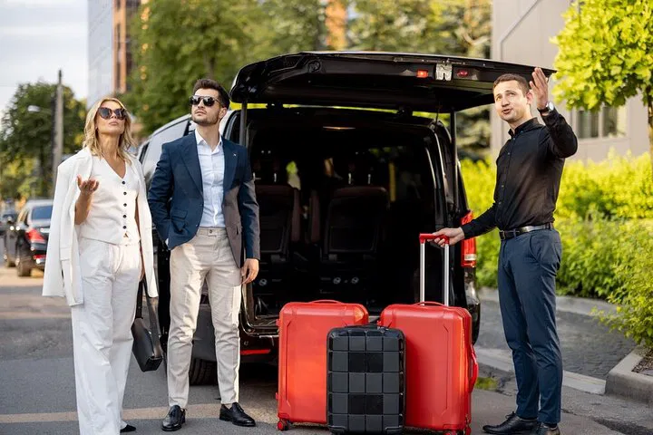 Effortless Airport Transfers: Toronto's Premier Private Ride