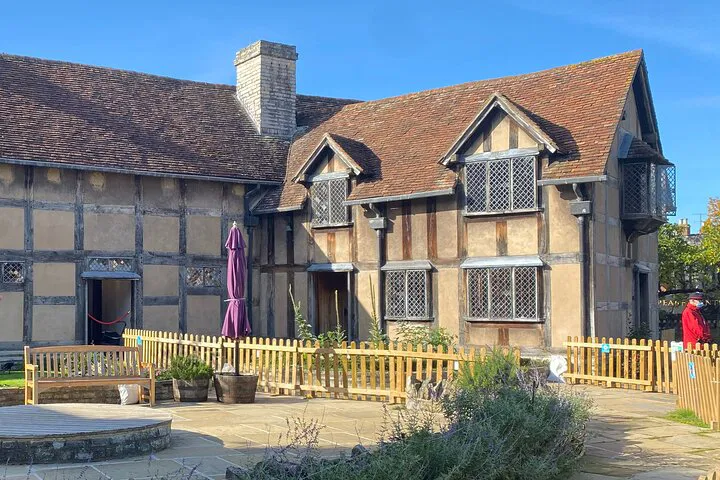 Explore Shakespeare's Stratford: A Self-Guided Audio Adventure