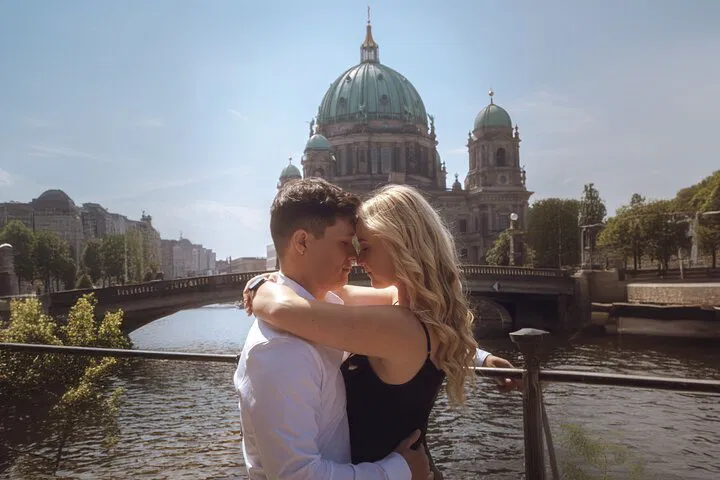 Capture Your Berlin Romance: A Personalized Photoshoot Experience