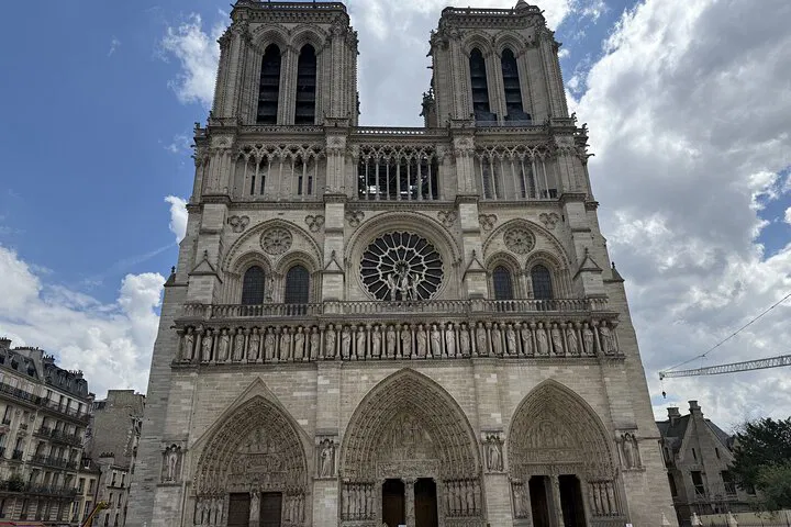 Notre Dame Exterior: Expert Guided Paris Tour