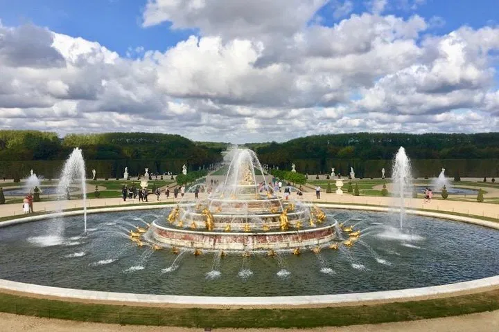 Versailles & Giverny: Private Tour from Paris
