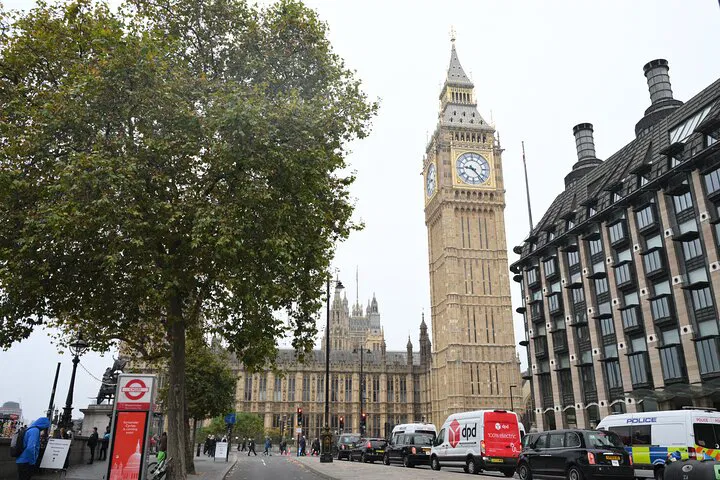Royal History Unveiled: Westminster & Tower of London Adventure