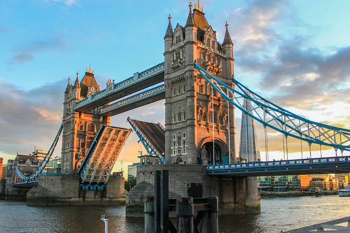 Discover London's Charm: A Personalized Half-Day Adventure