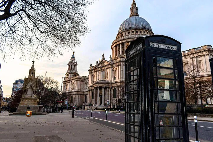 Discover London's Iconic Landmarks: A Personalized Sightseeing Adventure