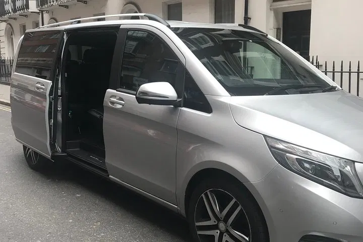 Stress-Free Oxford Transfer: Luxury Ride from London Airports