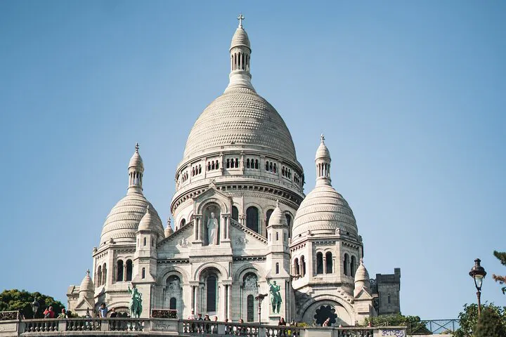 Uncover Bohemian Paris: Montmartre & Sacré-Cœur Semi-Private Adventure