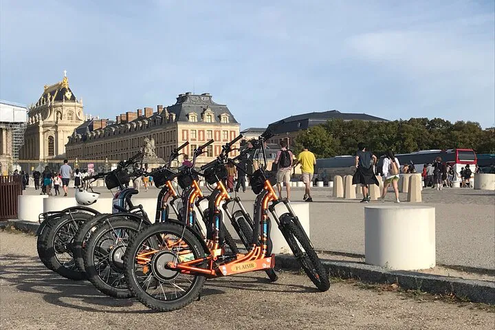 Versailles E-Scooter Adventure: Uncover Royal History on Two Wheels!