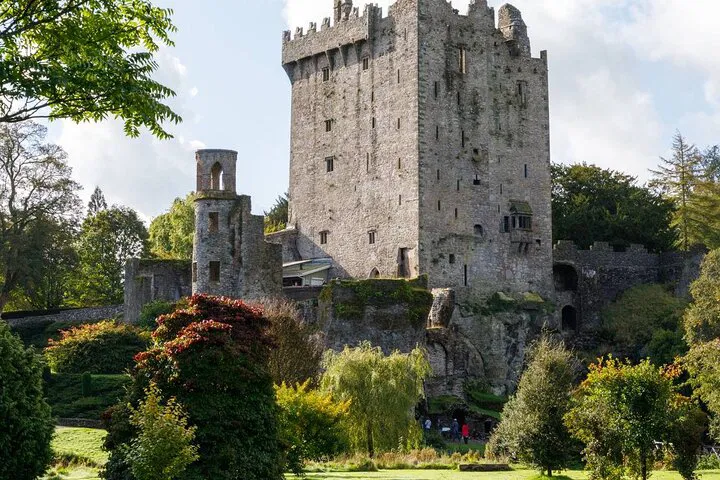 6-Day London to Dublin Rail Adventure: Blarney, Kerry & Cliffs!