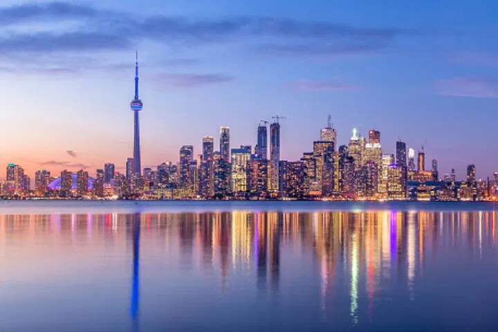 Toronto Night Lights: Cruise & City Tour Extravaganza