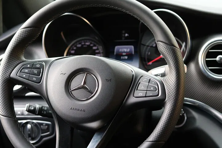 Seamless Paris to Disneyland Transfer: Private Van Experience