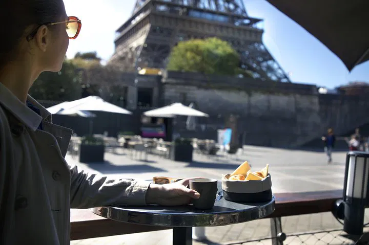 Seine River Cruise & Bistro Lunch: A Parisian Delight!